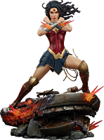 DC Comics - Wonder Woman Saving the Day Premium Format Statue
